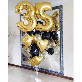 Облако из чёрных и золотых шаров с фольгированными цифрами 3 и 5