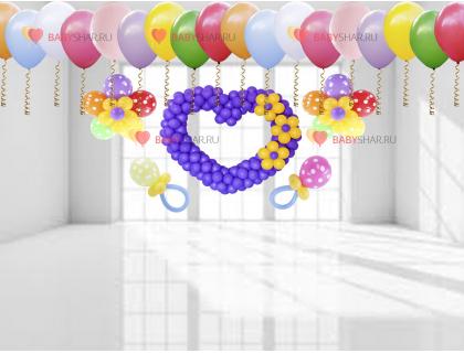 Стильное украшение шариками на выписку: сердечки, соски и цветочки в горошек, шарики под потолок.